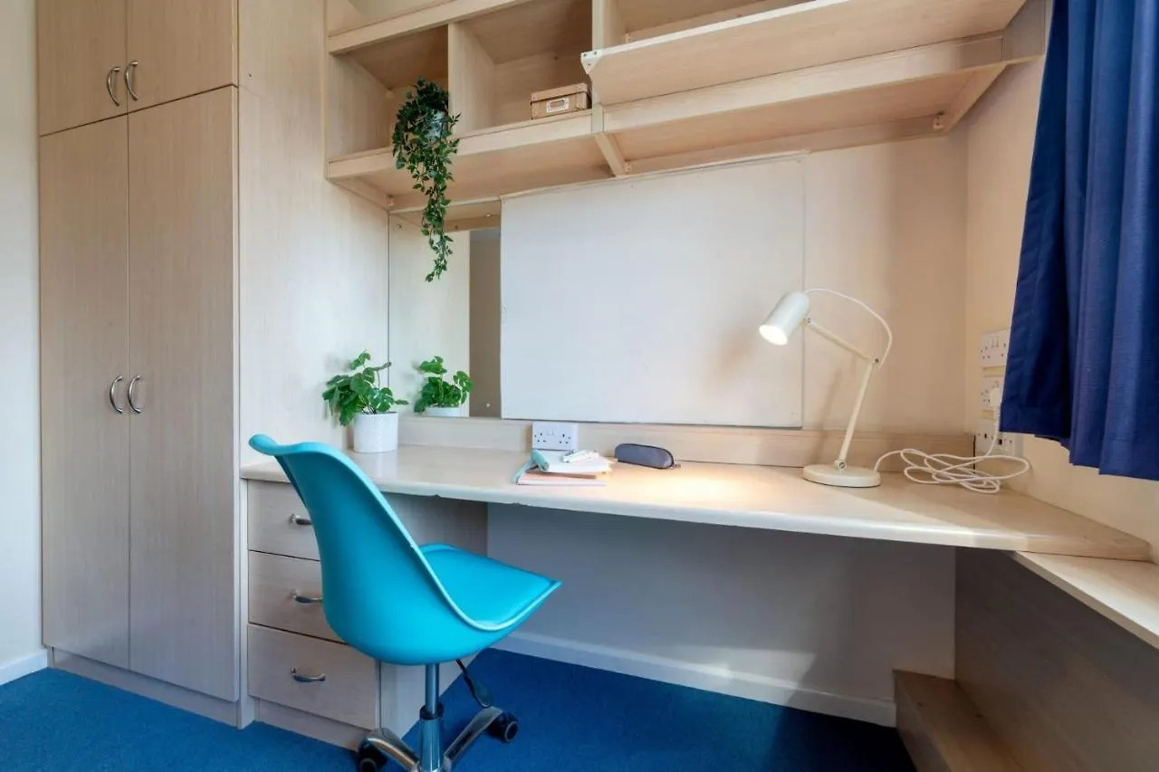 Apartment Upper Quay House: Student-Focused Accommodation with Private Rooms and Shared Kitchen Gloucester